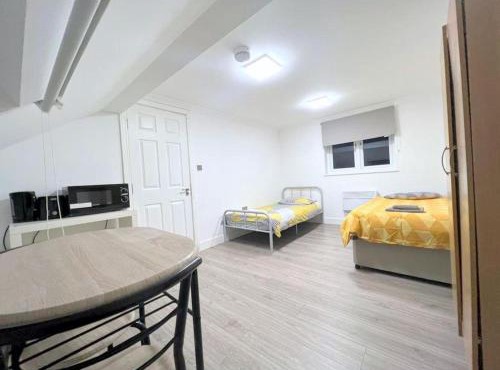 New Spacious 7-bedroom house in Sutton (S London)