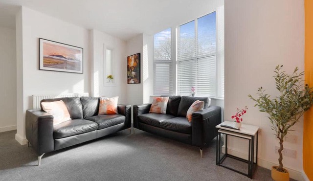 NEW! Stylish 5-Bed Apartment in Stockton-on-tees by Stay With Us, Perfect for Contractors & Large Groups, FREE Parking!