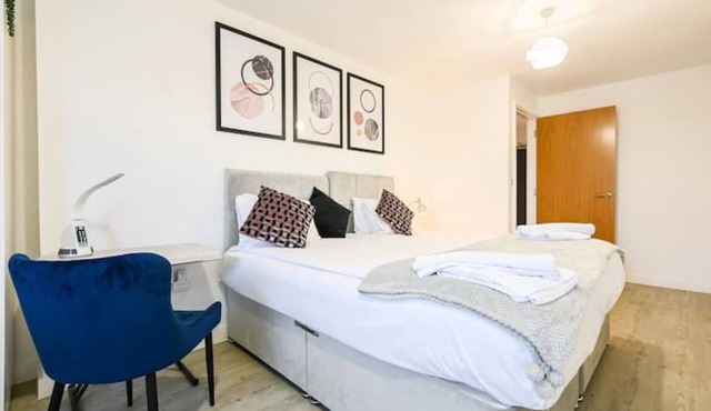 New Stylish & Spacious Salford Quays 1Bed apartment with balcony