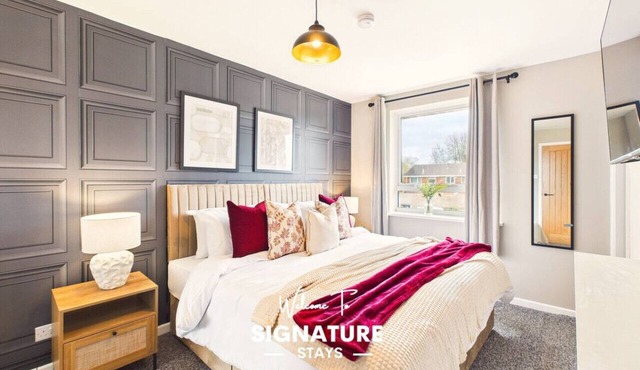 *NEW* Tewkesbury Retreat | Modern | Parking