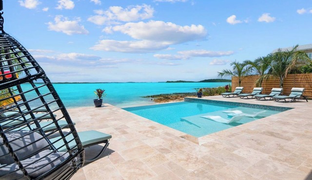 Newly Built Luxury 5- bedroom Beachfront Villa with Infinity Heated Pool