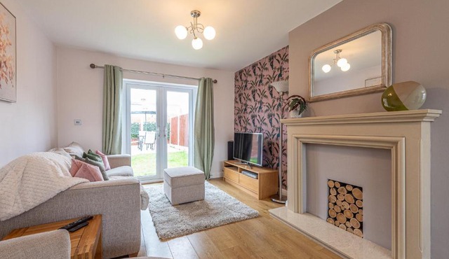 Newly decorated home in Chester sleeps 4