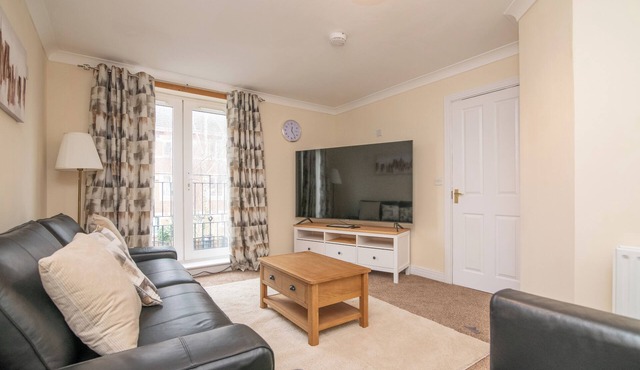 Newly refurbed 5 bed house with Free Parking n Dryer