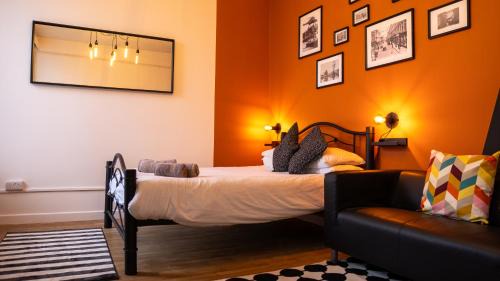 NEWLY Refurbed - Large Studio Apt With Private Parking