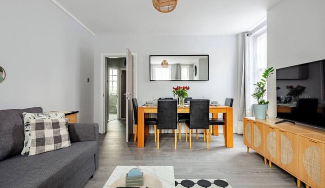 Newly Refurbished 3 Bedroom Flat, Zone 1 Central London