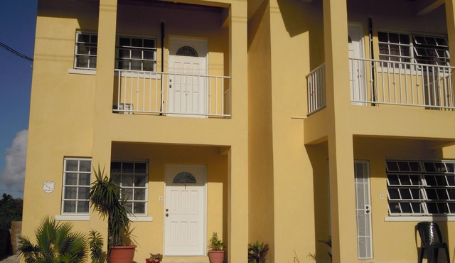 Newly Renovated. Less than 5 minutes walk to the Beach! Free Hi Speed WiFi!