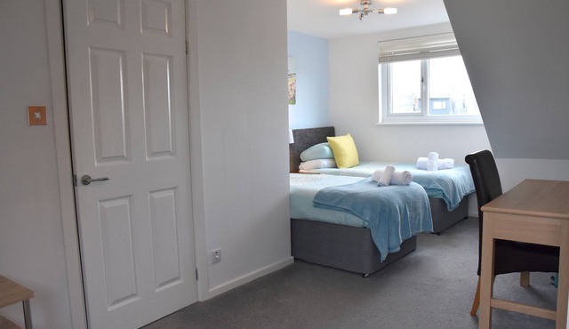 Newquay Escape: 5 ensuite bedrooms & Parking - Simply Check In