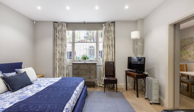 Next To Kensington Gardens Fabulous Studio With Own Entrance In Private House