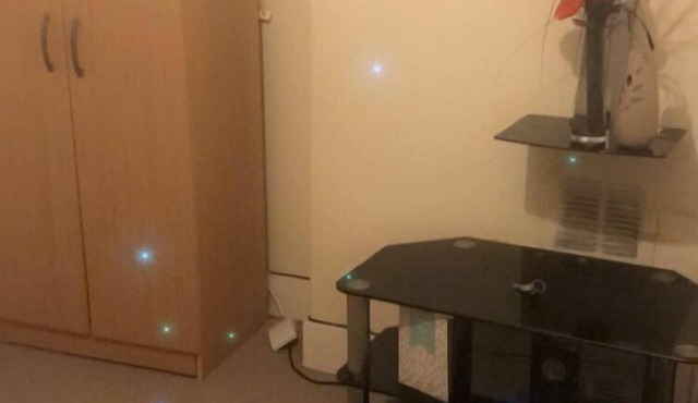 Nice double room close to central london located on shepherd bush