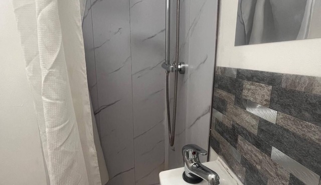 Nice studio, 2 stops to Liverpool Street