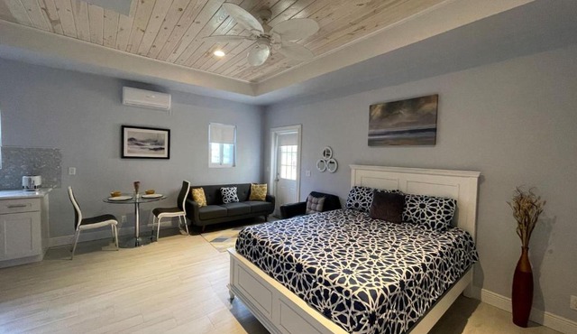 Nicoles Nest Brand New Exquisite Studio Hideaway