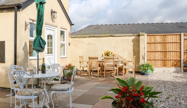 NORTH FARM, pet friendly, with open fire in Sedgefield, County Durham