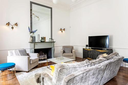 Notting Hill Charm Central 2-Bed Gem