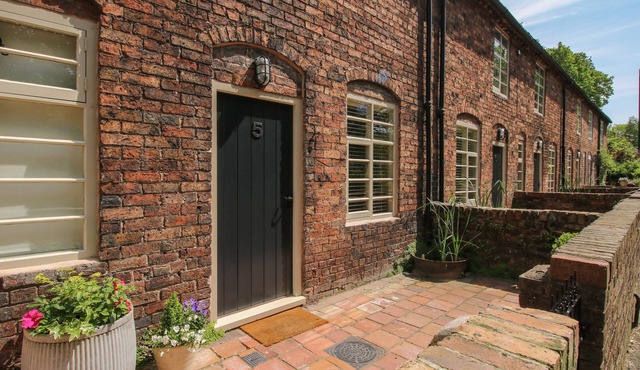 NUMBER 5, pet friendly, character holiday cottage in Ironbridge