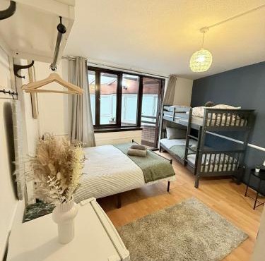 Oak Guest Rooms
