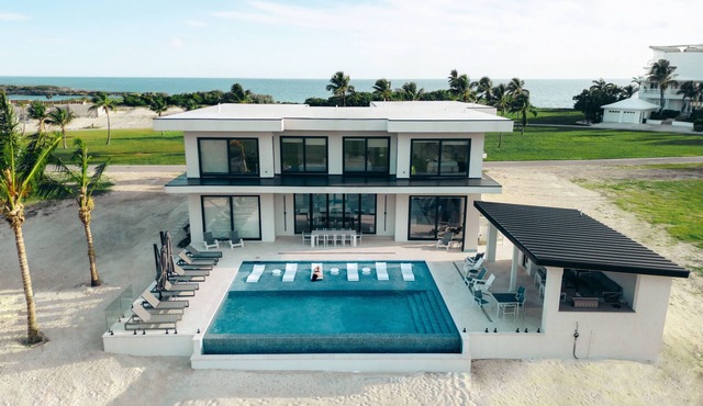 Ocean Oasis Villa - Luxury Modern Large 7 Bedroom 9 Bathroom Villa + Concierge