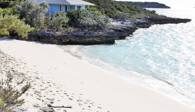 Ocean view cottage on a quiet beach just minutes from swimming pigs