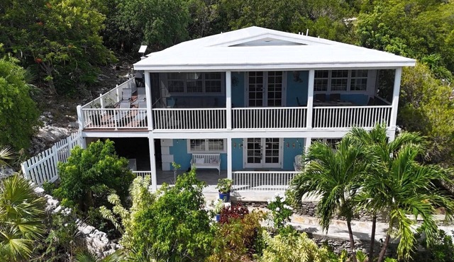 Ocean Views - Comfy family home sleeps up to 10 - Hideaways Beach Club