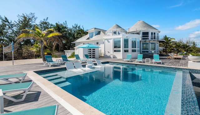 OCEANFRONT, with spectacular infinity pool on Tar Bay. An Exuma paradise.