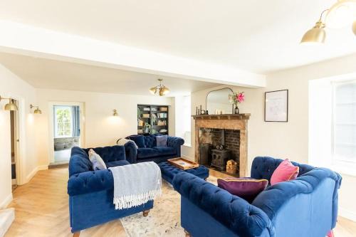 OLD BANK HOUSE - Family & Friends Retreat with Hot Tub Rental Available