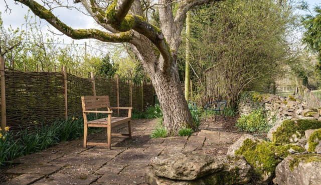 Old Chapel - sleeps 6 guests in 3 bedrooms