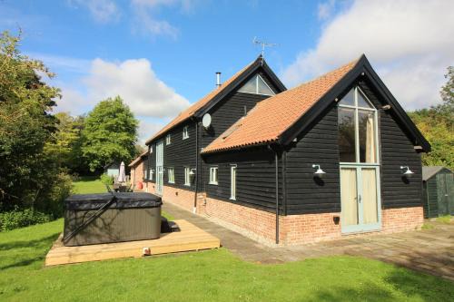 Old Oak Barn - Beautiful barn conversion with wonderful Jacuzzi hot tub