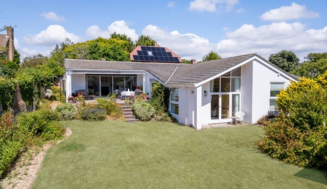 Old Orchard House - sleeps 10 guests in 4 bedrooms