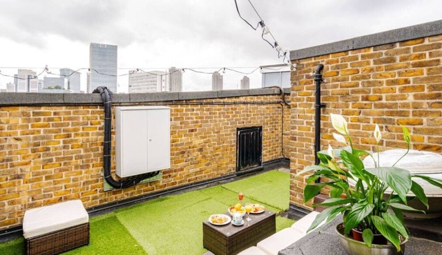 Old Street Rooftop Vibes up to 6 people