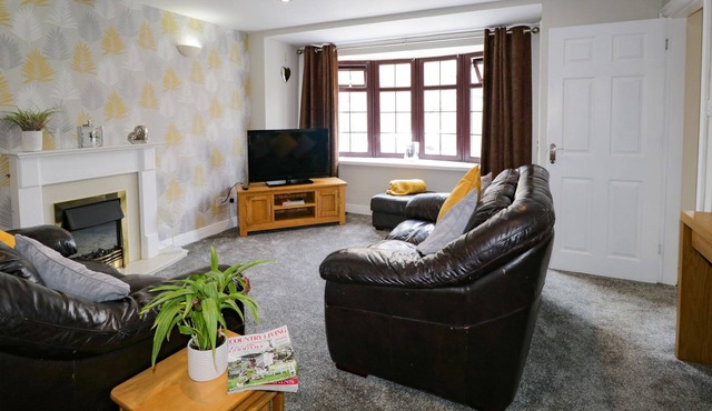 OLD SURGERY, pet friendly, character holiday cottage in Flookburgh