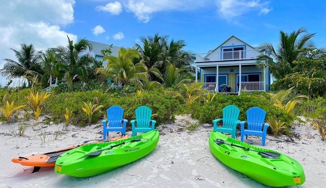 ON THE BEACH w/Kayaks, Paddleboard, Amazing Views Throughout