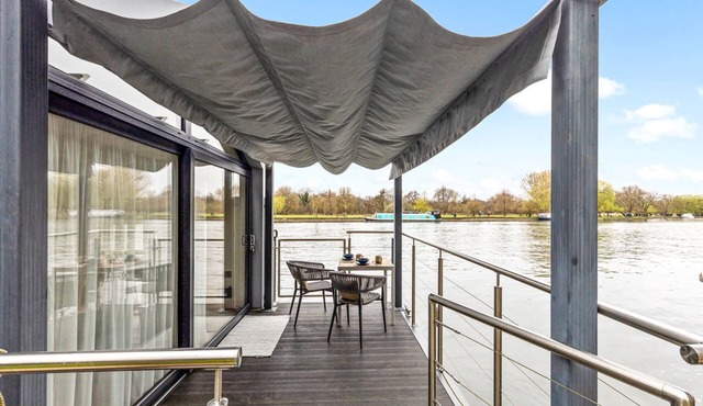 Ondine Houseboat on the Thames - From 160 Per Night