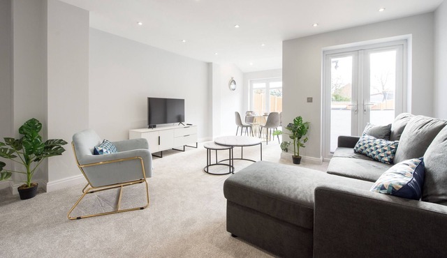 One Bed Apartment with Garden and Parking