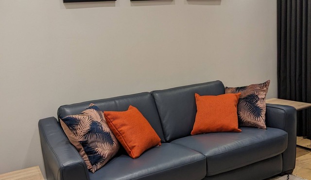 One Bedrm|Open Plan Living|5 min to subway|250Mbps|Workspace|Netflix|Smart Locks