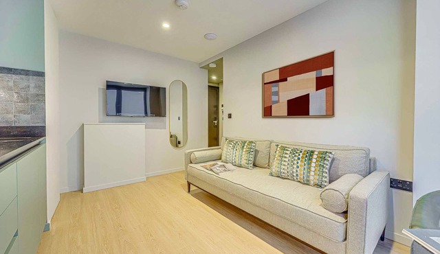One Bedroom Apartment at Farringdon by Dmontrio