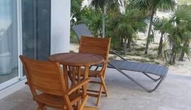 One Bedroom Beachfront Bungalow: Mango Villa