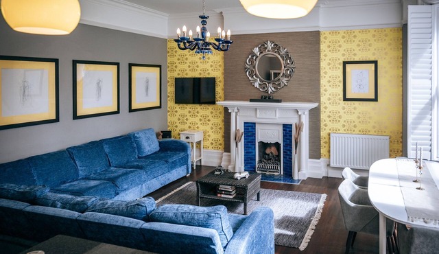 Opulence- Three bed apartment with large garden and parking