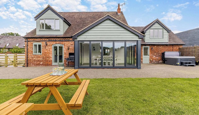Orchard Barns - UK47200