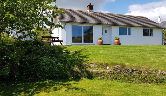 ORCHARD VIEW, family friendly, with open fire in Kellaton