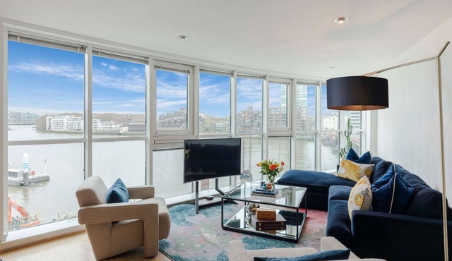 Out Of This World Large CENTRAL SINGLE LEVEL HOME for Fashionistas