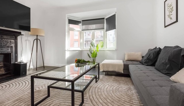 Outstanding 2 Bed Apartment in Camden Sleeps 6