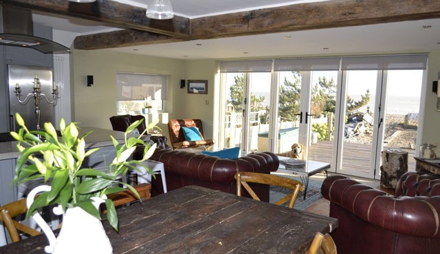 Outstanding luxury beachfront holiday experience with hot tub