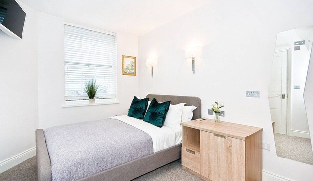 P4E Double Room Private Shower Wifi Air Con