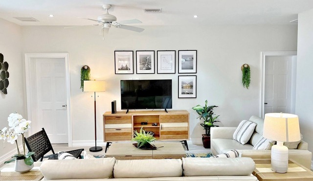 Palm Cay Resort Collection – Signature Poolfront Villa with Resort-Style Living