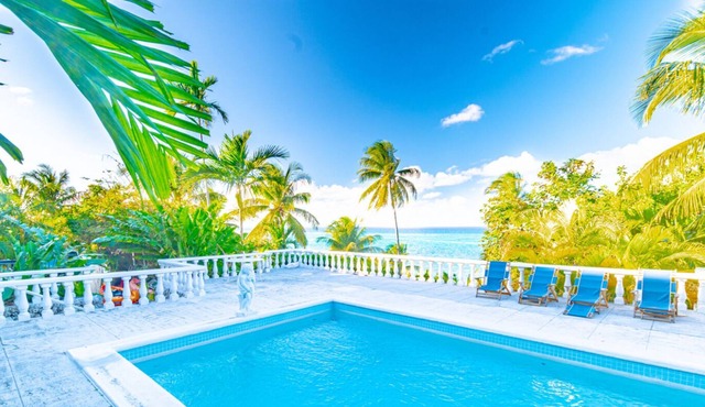 Parrot Cottage at Love Beach Pool