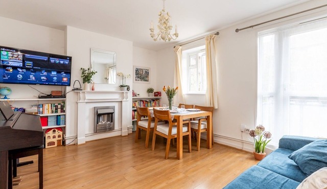 Pass the Keys | Bright 2-bed Flat by Thames & Fast London Access