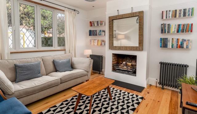 Pass the Keys | Cosy 3 Bed Cottage in Chorleywood