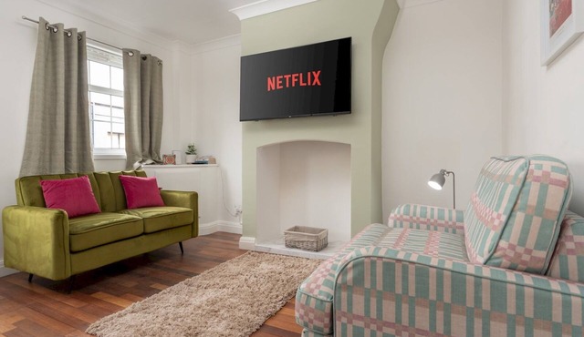 Pass the Keys | Cosy Liverpool Home. WiFi Parking Nr Alder Hey