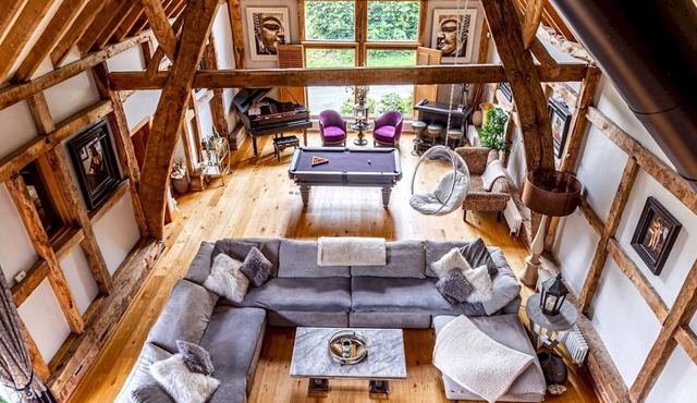 Pass the Keys | The Chilterns Cruck Barn