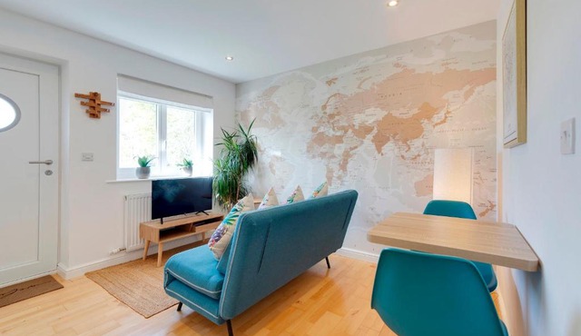 Pass the Keys Modern & Spacious 1 Bed Terrace with Free Parking
