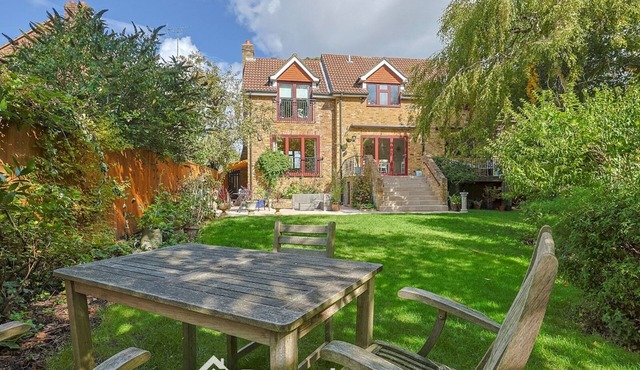 Pass the Keys | Spacious, Family Home - With Parking & Garden